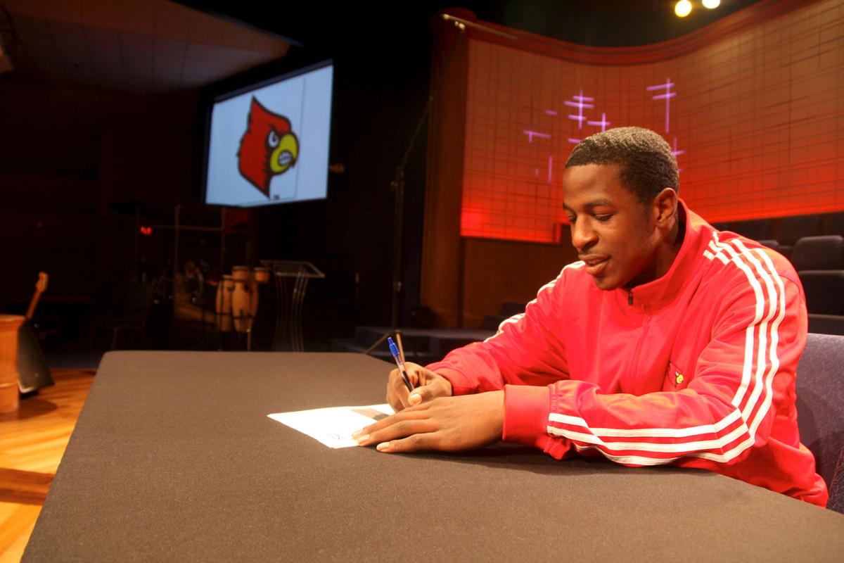 Local Basketball Star Signs Letter To Play At Louisville Sports