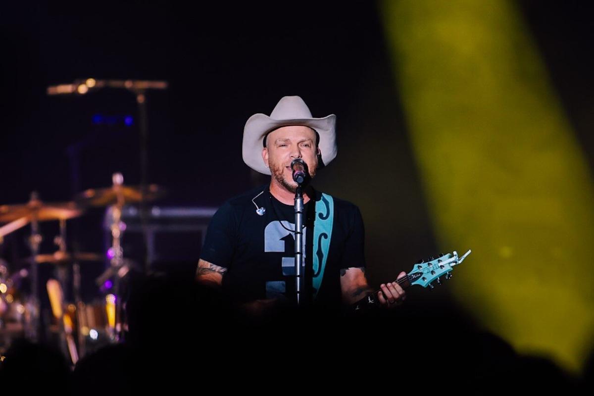 Photos Kane Brown, Dustin Lynch and Locash perform at Mountain Health