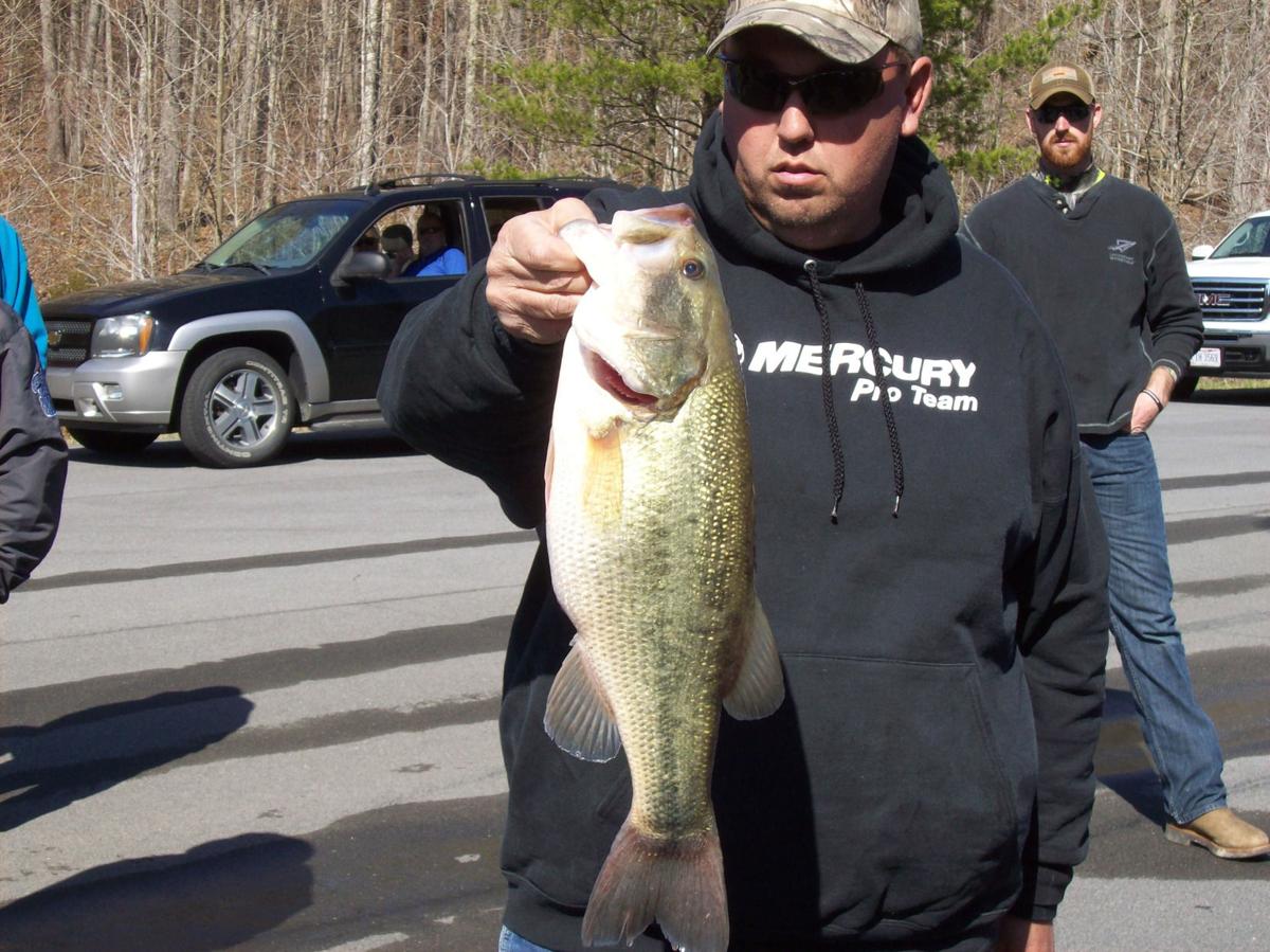 Bass Club fights rising water for tournament at Yatesville Lake Ohio