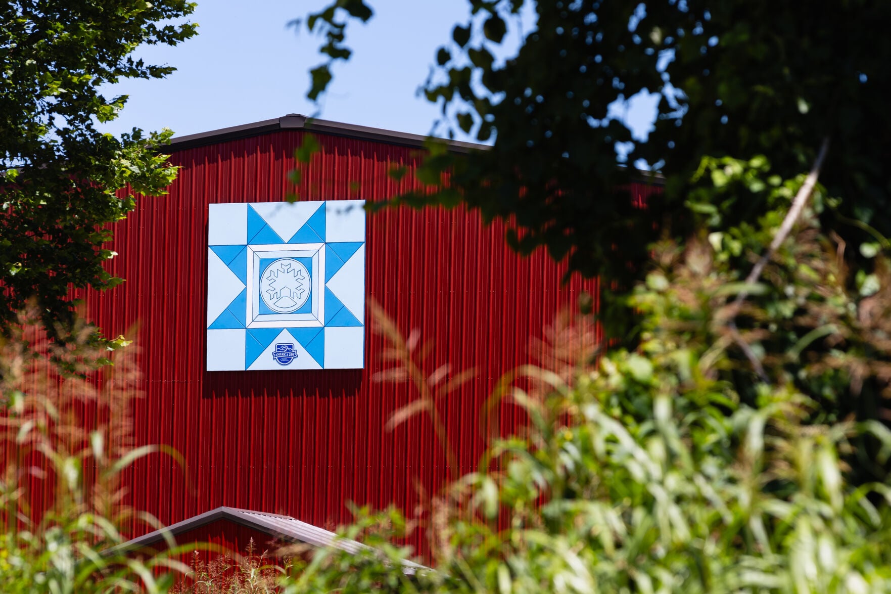 herald-dispatch.com - MAGGIE SUSA msusa@hdmediallc.com - New mural honors past, present and future at Heritage Farm's Snow Oasis