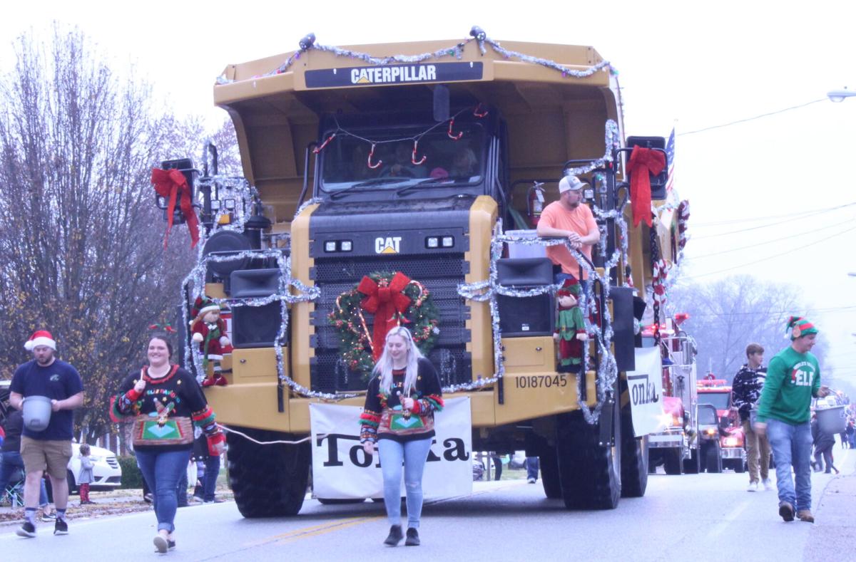 Day Of Roanoke Christmas Parade For 2022 Cowan Christmas Parade Enjoyed By Many | Local News | Heraldchronicle.com