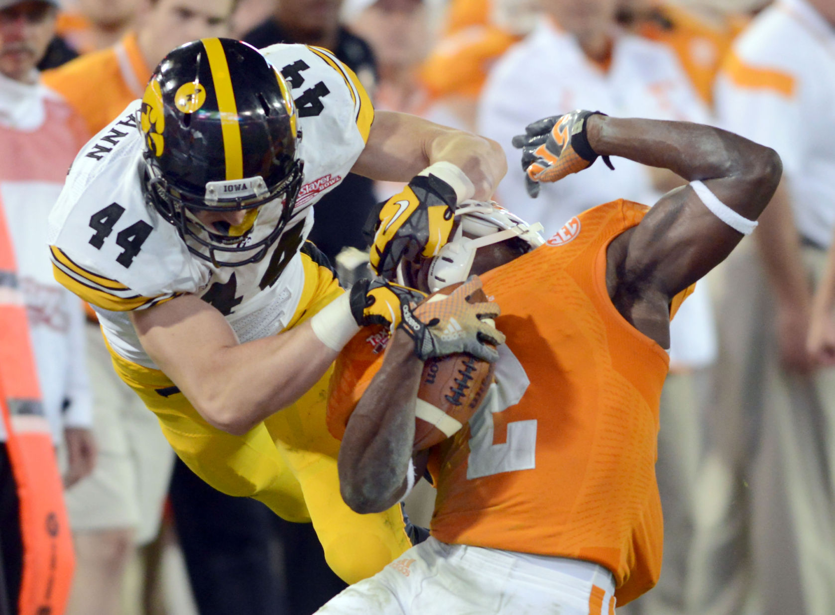 Tennessee overwhelms Iowa in TaxSlayer Bowl