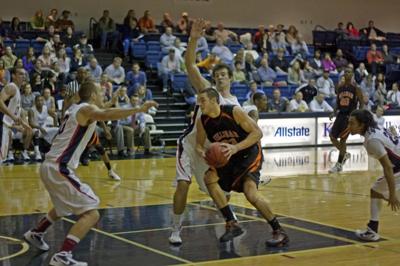 College Hoops Former Cougar Tyler Devault Making Noise At