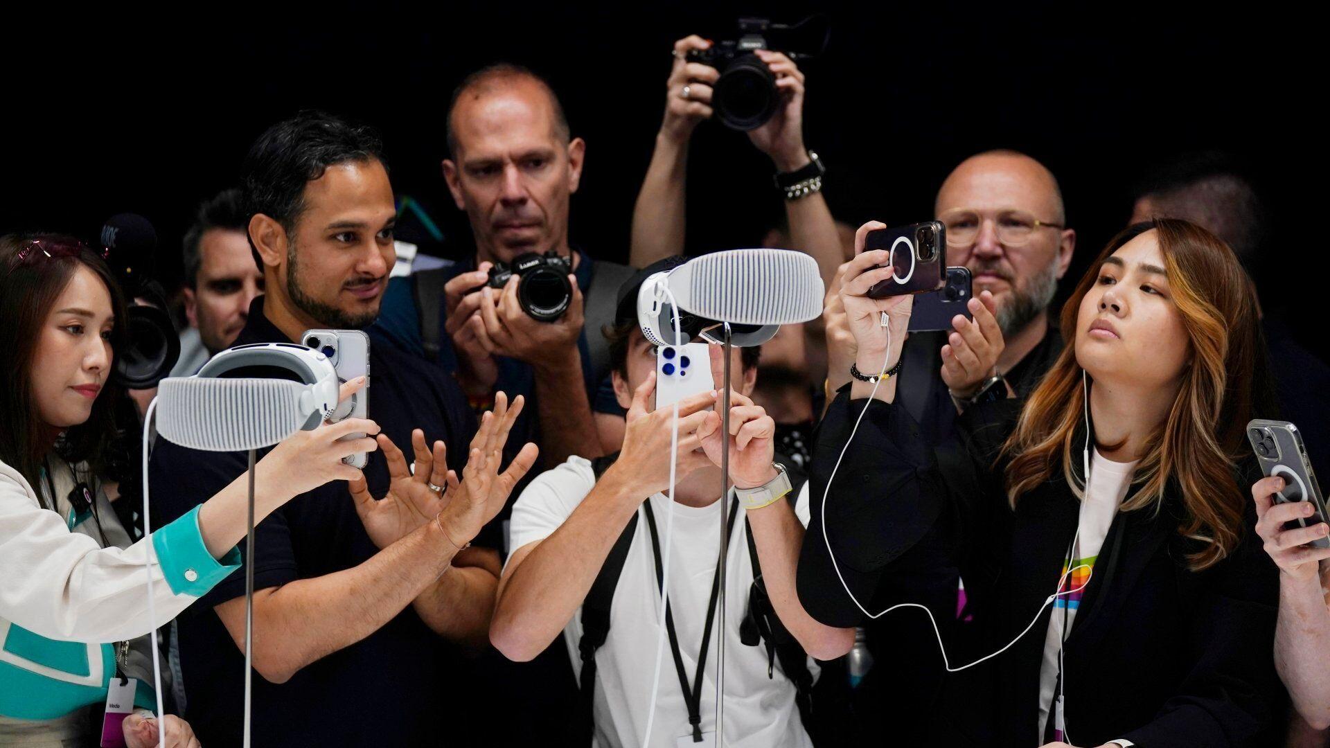 Apple unveils new $3,500 headset, Dow Jones falls, comedian Matt Rife  announces world tour