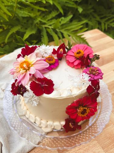 pink red floral cake