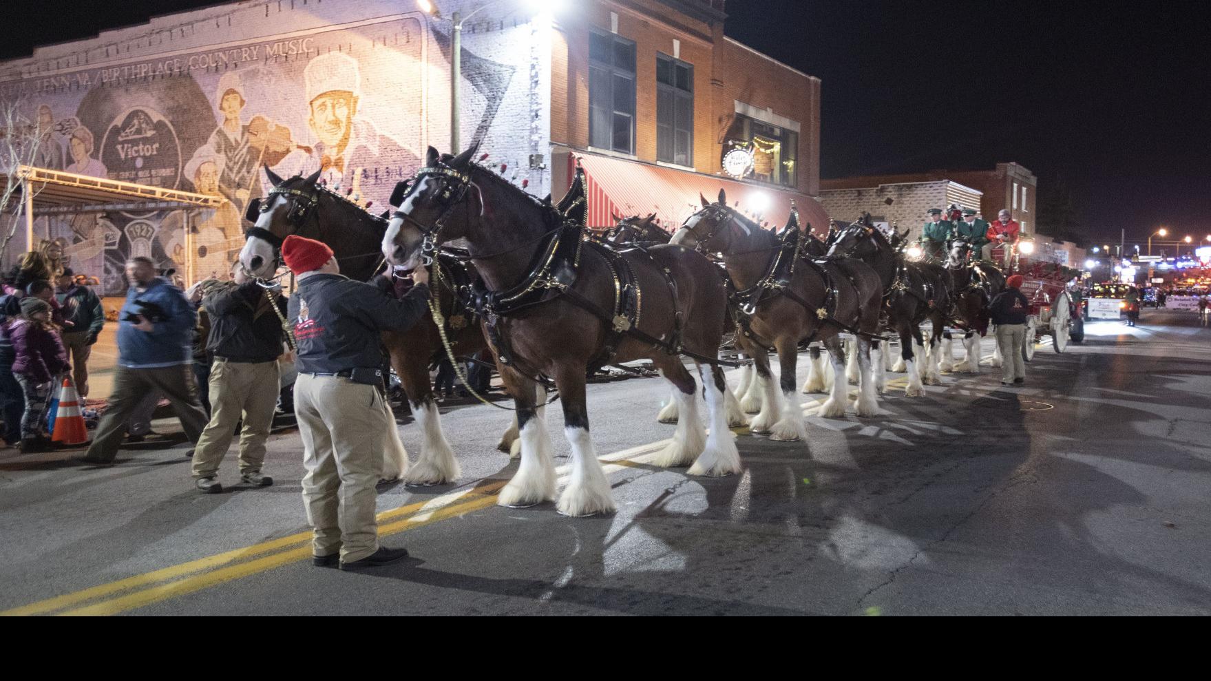 Bristol Va Tn Christmas Parade 2022 Budweiser Clydesdales Join Santa And More Than 150 Floats In Bristol  Christmas Parade | Local News | Heraldcourier.com
