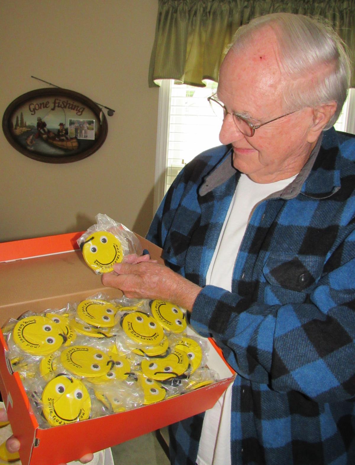 Necklaces With Messages Of Love Fill Operation Christmas Child Shoeboxes Lifestyles Heraldcourier Com