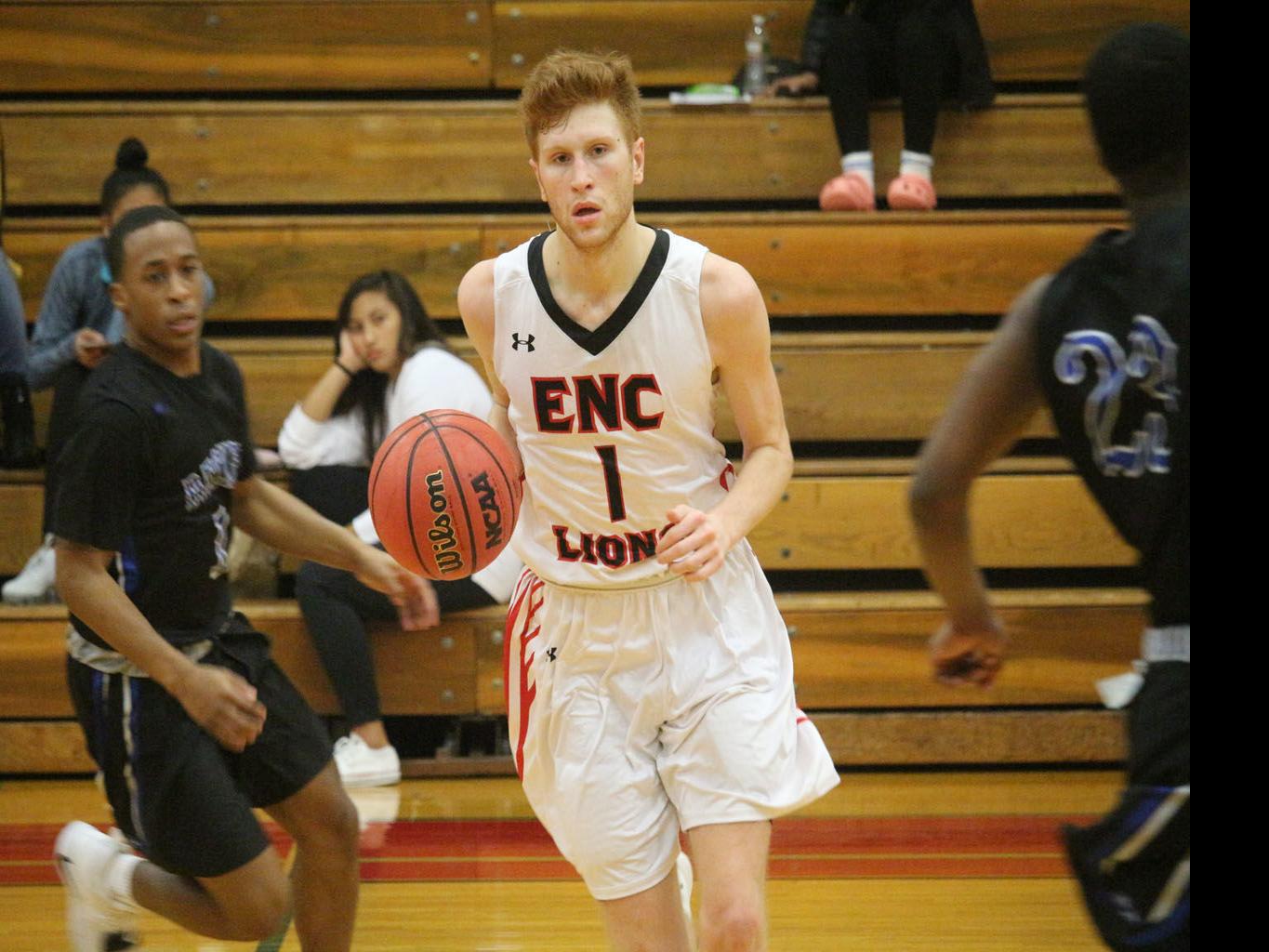 Locals In College Crandell Carving Out A Hoops Niche Up North
