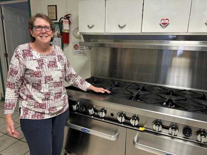 090224-bhc-nws-soup-kitchen-new-stove-p1.JPG