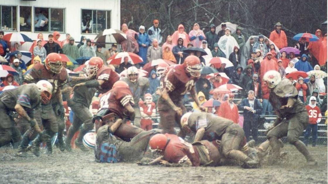 PREP Football: Mud bowl ESPN’s Smith amongst the Spartans that recall Giles facing Haysi at muddy Sandlick in 1993 | Sport PREP Football: Mud bowl ESPN’s Smith amongst the Spartans that recall Giles facing Haysi at muddy Sandlick in 1993 | Sport