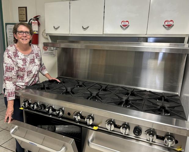 090224-bhc-nws-soup-kitchen-new-stove-p2.JPG