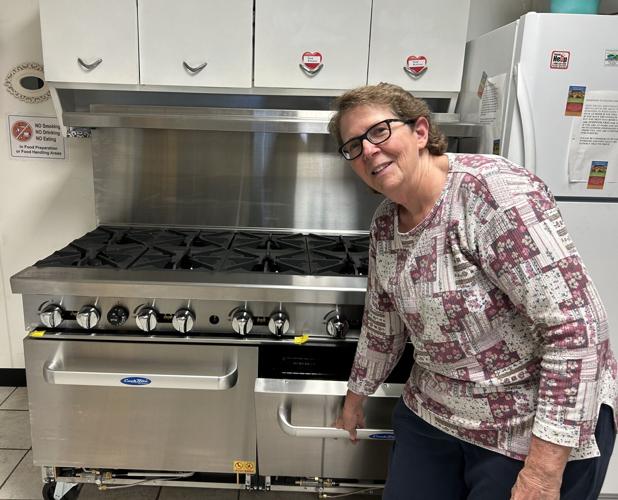 090224-bhc-nws-soup-kitchen-new-stove-p4.JPG