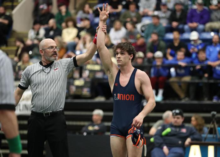 Jones sets state record, wins state title in 165-pound class