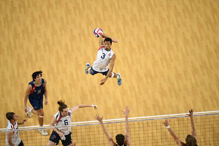 NCAA MEN'S VOLLEYBALL Ohio State survives epic third set to top King