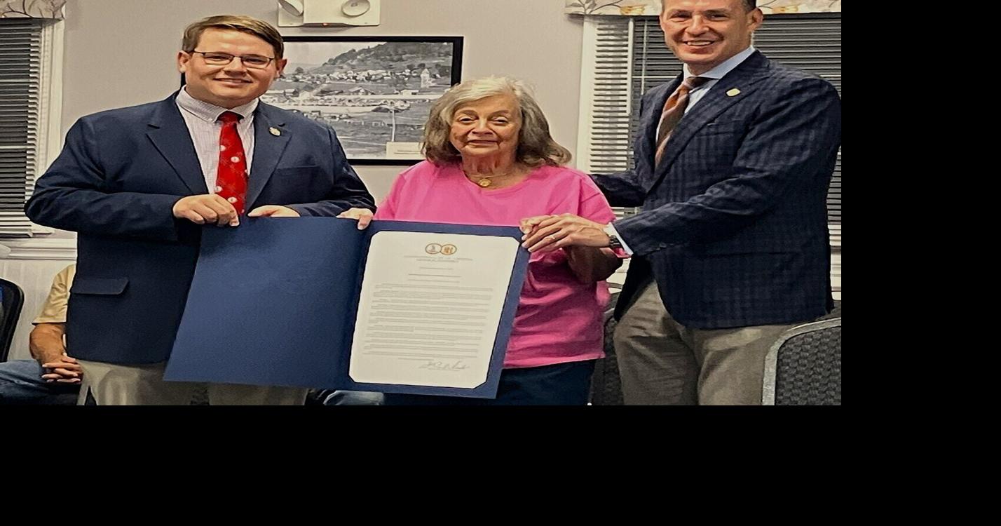 Legislators honor T-Bone Lewis, present General Assembly resolution