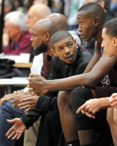 Bogues Buzzing About Return Of Hornets Sports Heraldcourier Com