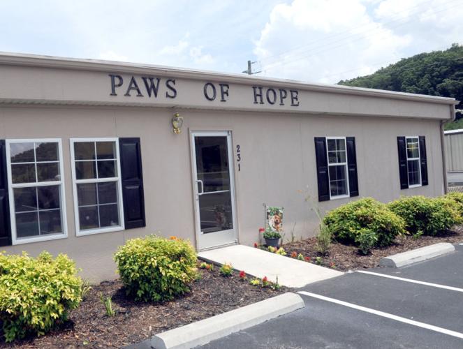 Paws of Hope Animal Wellness Center opens in Bluff City Paws of Hope Animal Wellness Center opens in Bluff City