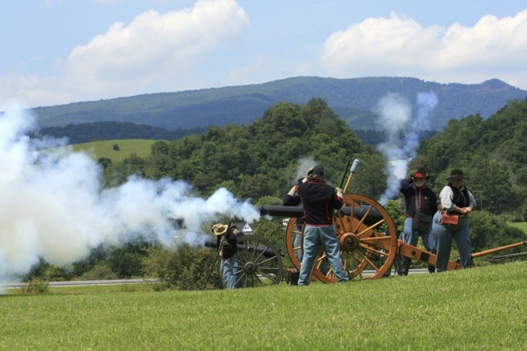 Scores Attend Civil War Reenactment In Saltville
