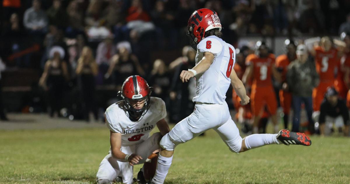 HIGH SCHOOL FOOTBALL Aaron Smith splits uprights for gamewinner as