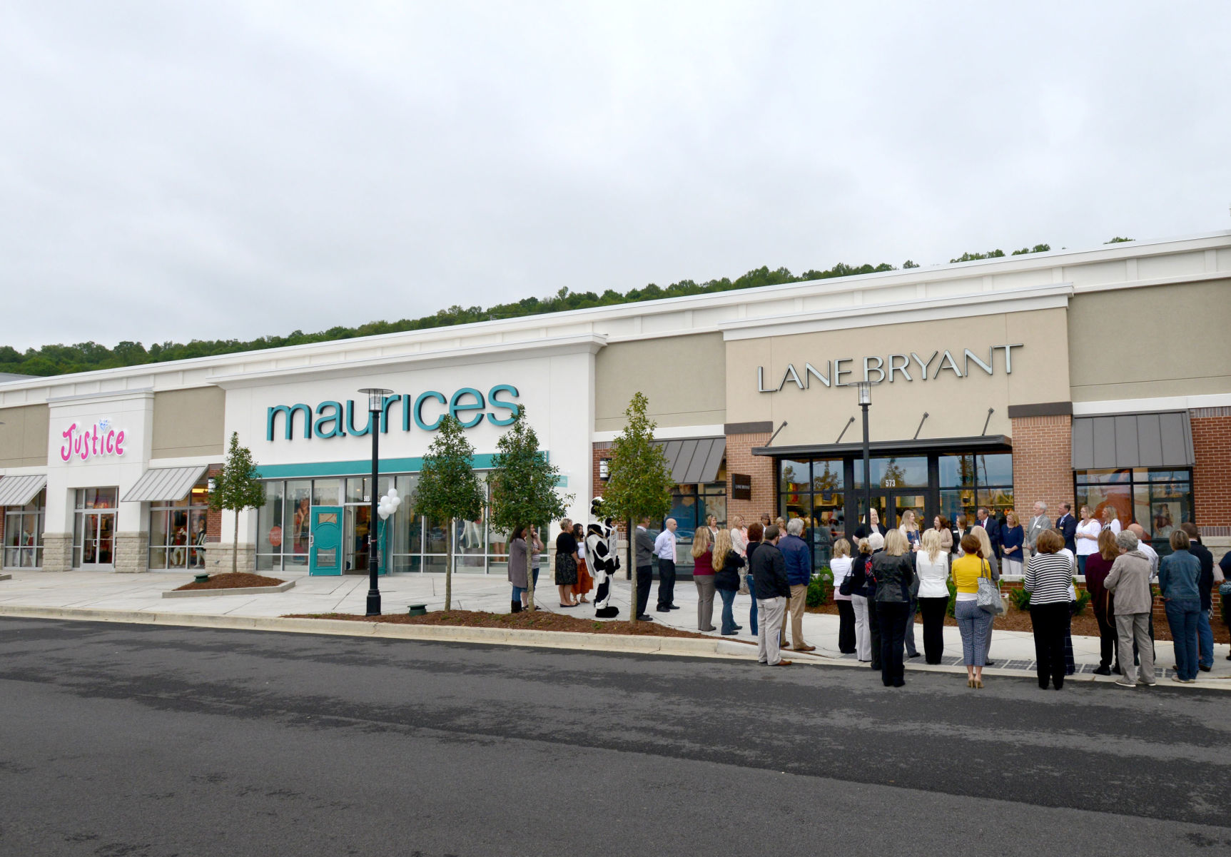 Pinnacle celebrates the opening of four new stores