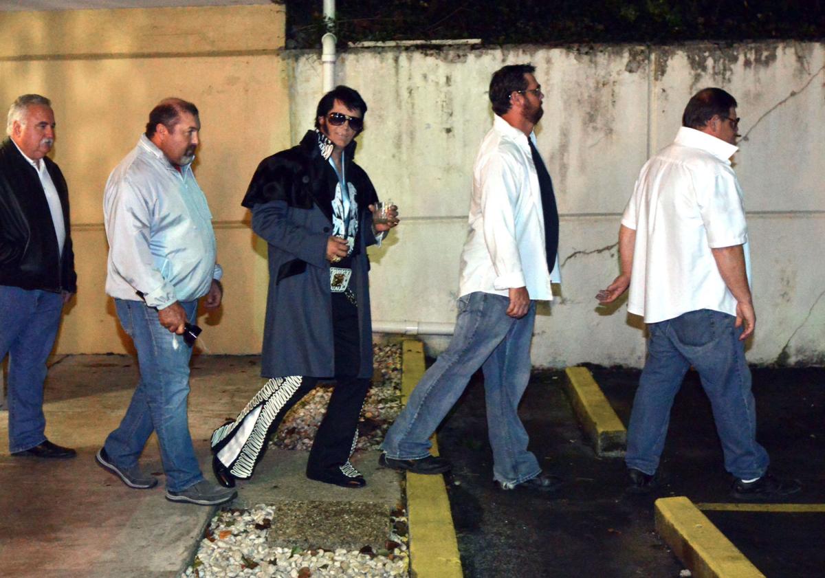 Elvis Tribute Artist Local Residents Re Enact Music Icon S Bristol Visit For Documentary Entertainment Heraldcourier Com