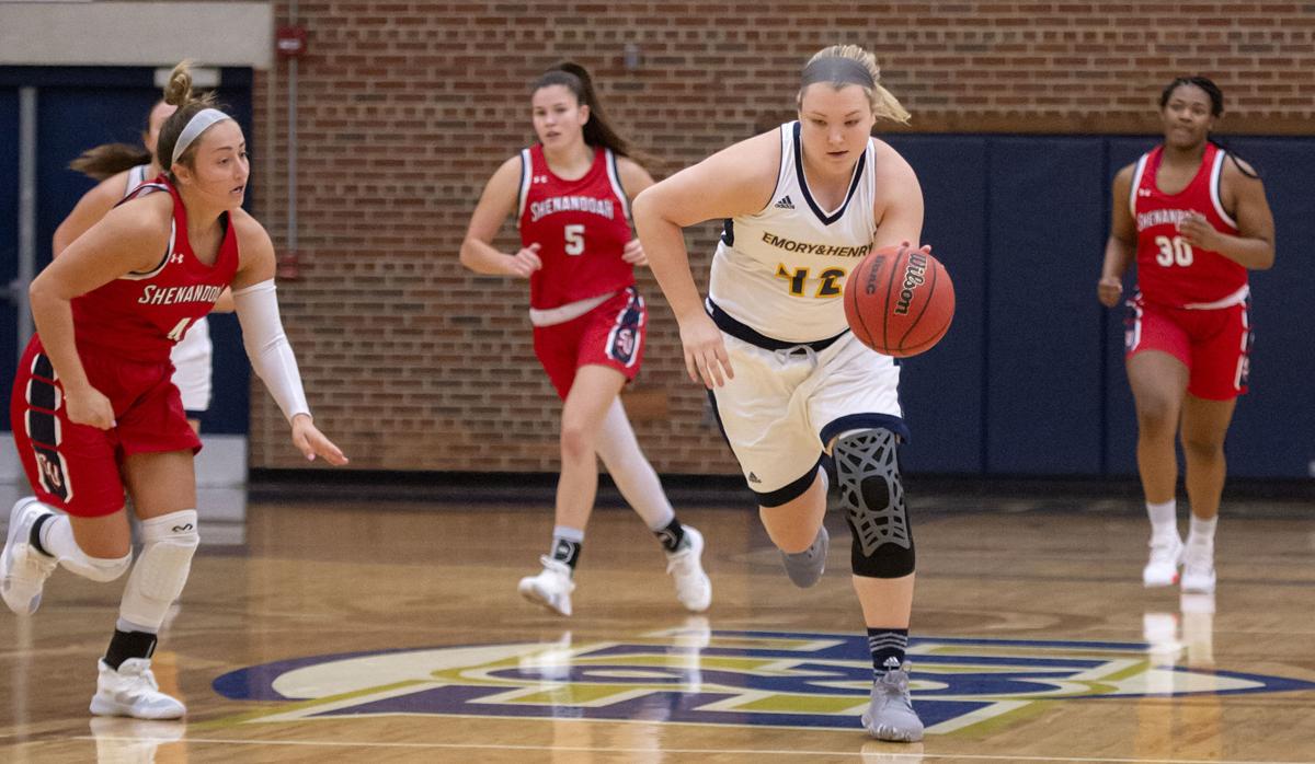 College Women S Basketball Resilient Resourceful Sydney Mckinney