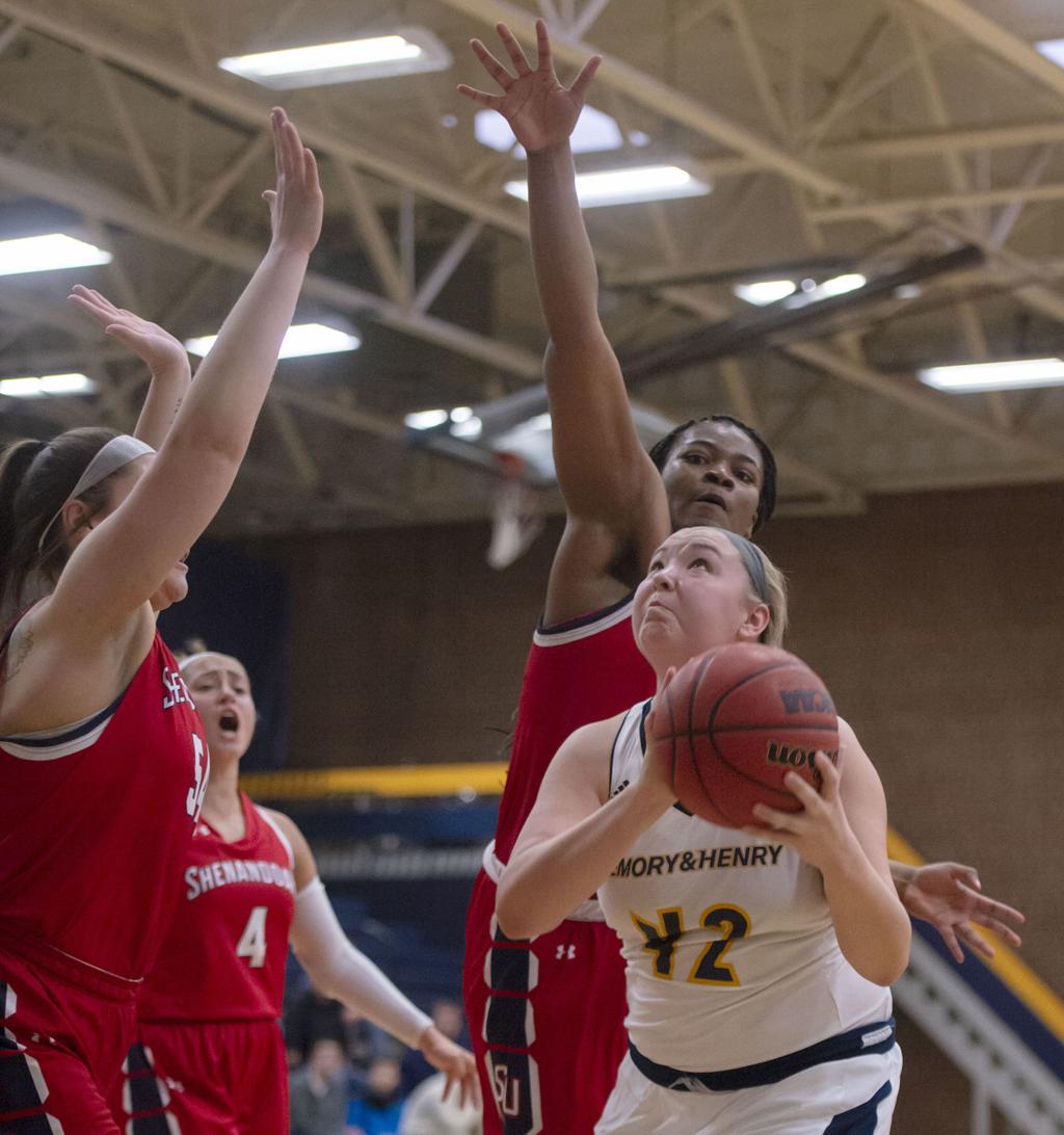 College Women S Basketball Resilient Resourceful Sydney Mckinney
