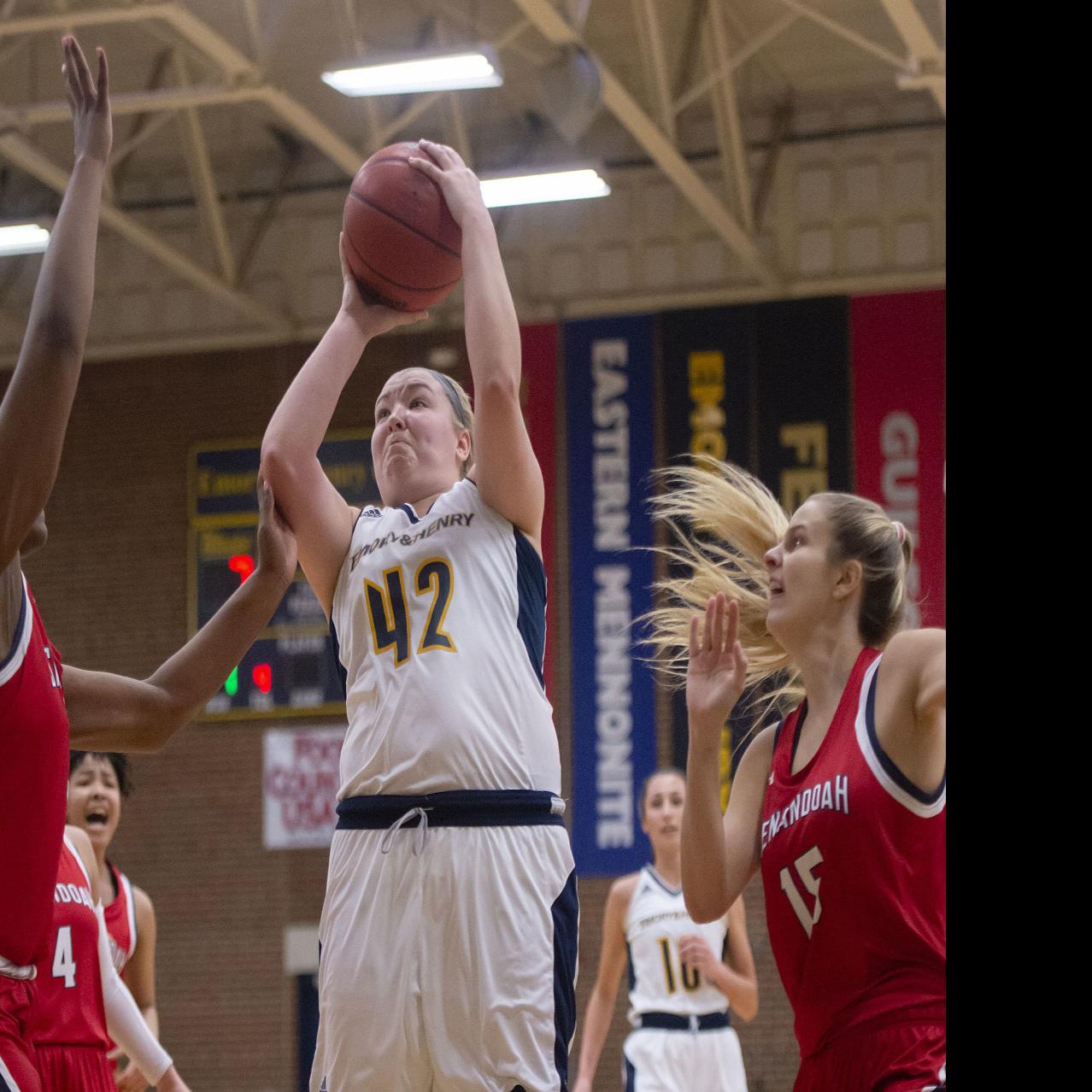 College Women S Basketball Resilient Resourceful Sydney Mckinney