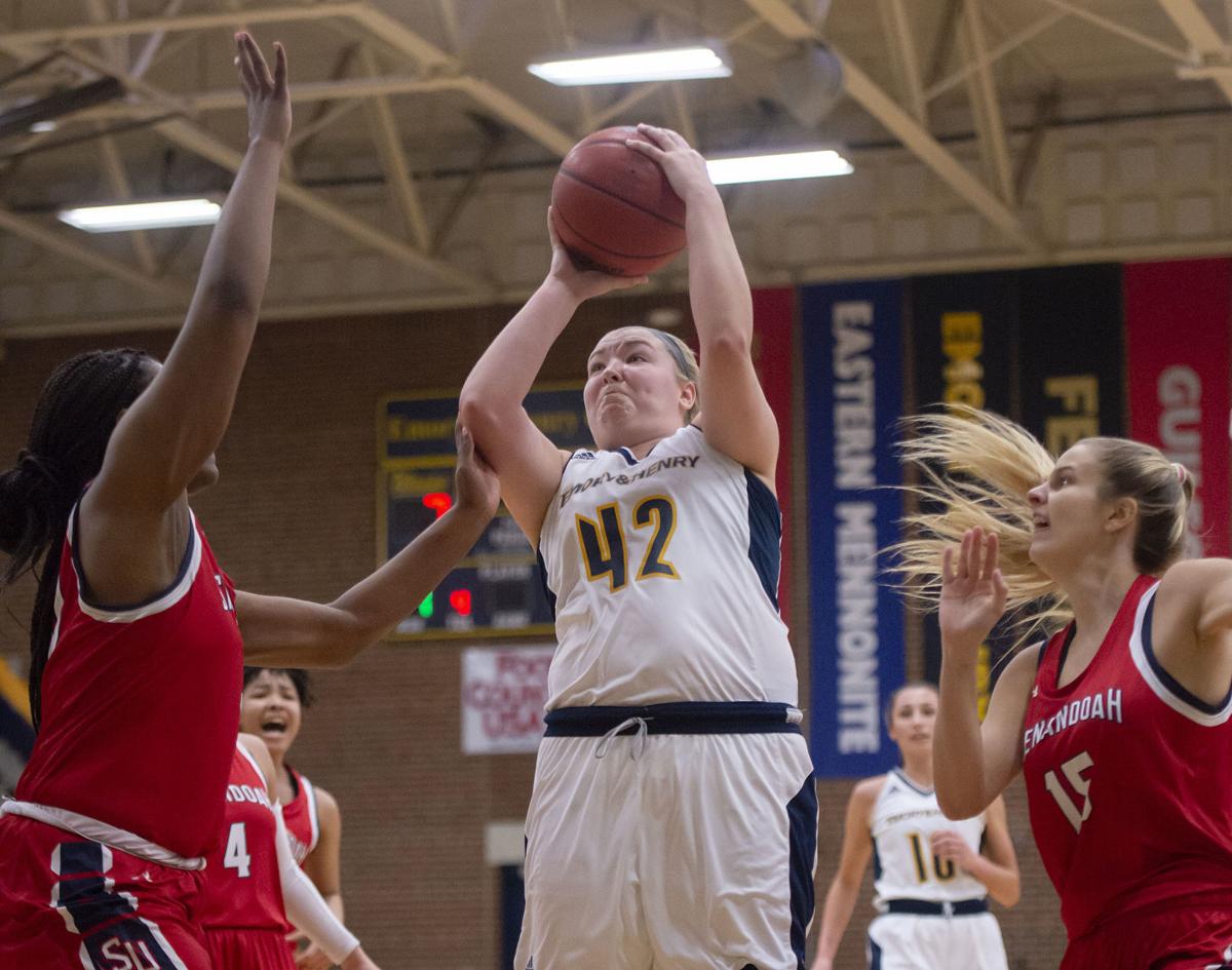 College Women S Basketball Resilient Resourceful Sydney Mckinney