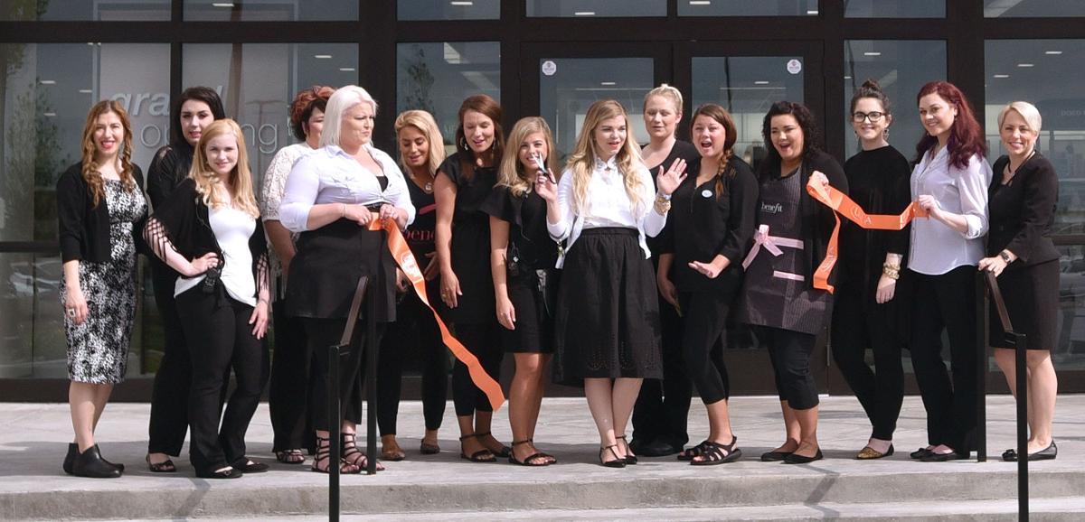 Ulta beauty dress code The artist sets the example and models the way in Ulta Beauty regarding guest service expectations, image, dress code, and professional standards. Other responsibilities include, but are not limited to, maintaining the studio standards, store operations, and meeting and/or exceeding sales targets.