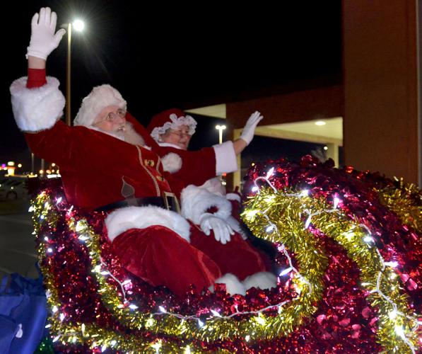 Bristol Va Tn Christmas Parade 2022 Bristol Christmas Parade Takes On Retro Look With Floats From The Past |  Latest Headlines | Heraldcourier.com