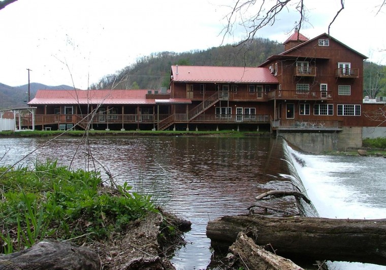 Former Owner Buys Damascus Old Mill at Auction