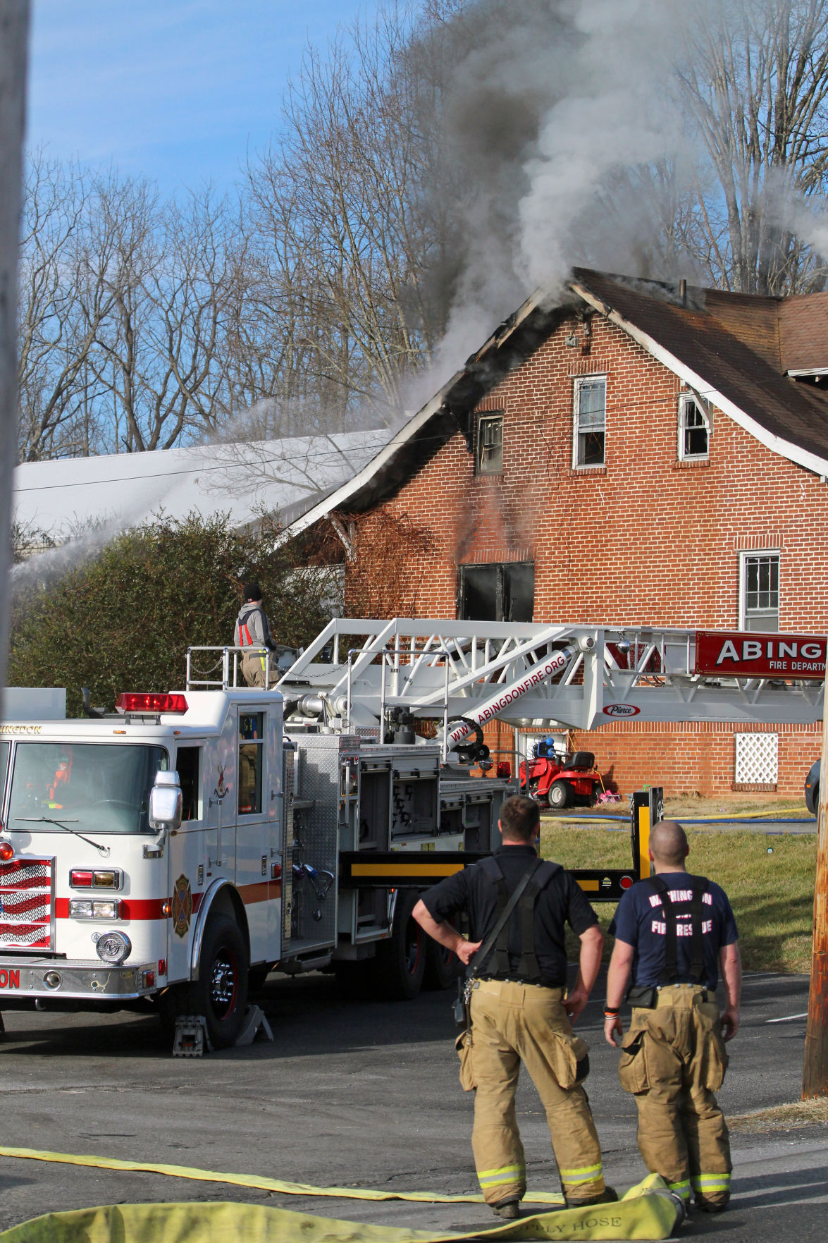 7 escape Abingdon house fire Latest Headlines