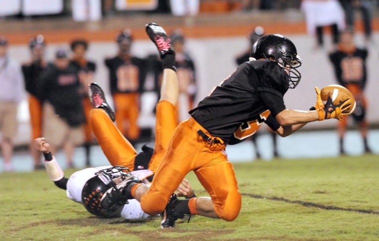 Prep flag football: Raiders' defense slams door in win vs. Panthers