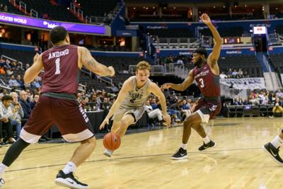 College Hoops Georgetown S Mcclung Scores In Double Digits For