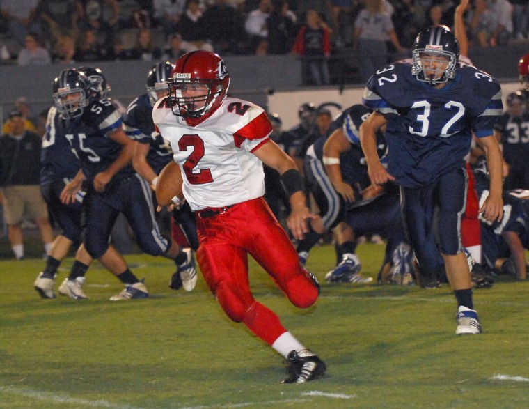 HIGH SCHOOL FOOTBALL Pratt Helps Holston Stay Perfect