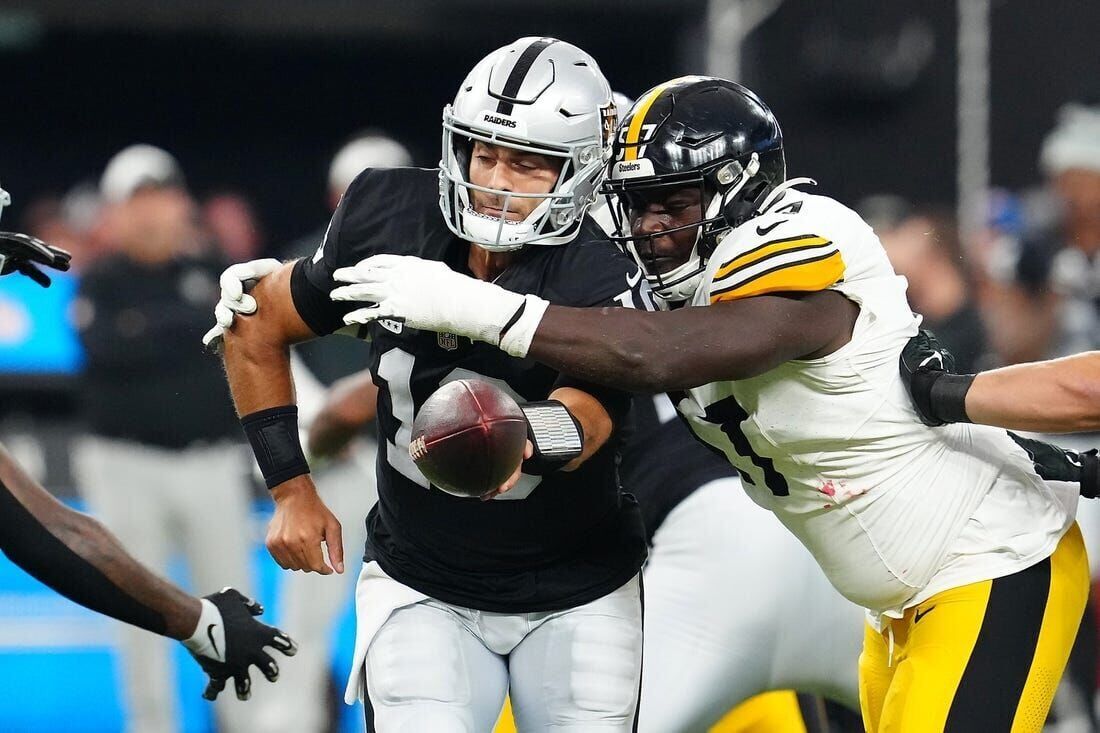 Raiders QB Jimmy Garoppolo Placed in Concussion Protocol After Loss to  Steelers, Henry Herald Sports Illustrated Partner Content