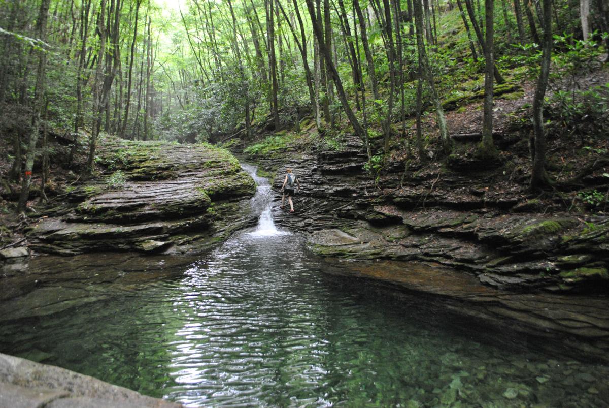 20 Hikers Rescued From Devils Bathtub 1196