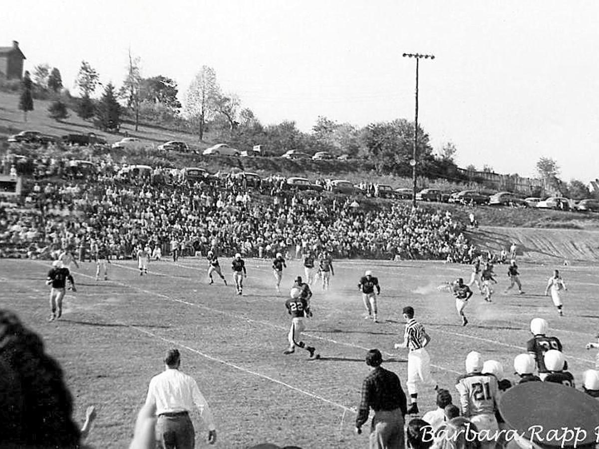 Prep Football Abingdon Falcons Go Back To The Future At Latture For Vhsl Benefit Game Sports News Heraldcourier Com Abingdon High School Football Schedule 2022