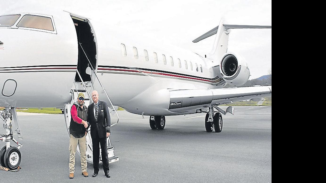 Marion Native Tripp Lands Biggest Jet Ever At Mountain Empire Airport Latest Headlines Heraldcourier Com Big jet plane en español. marion native tripp lands biggest jet