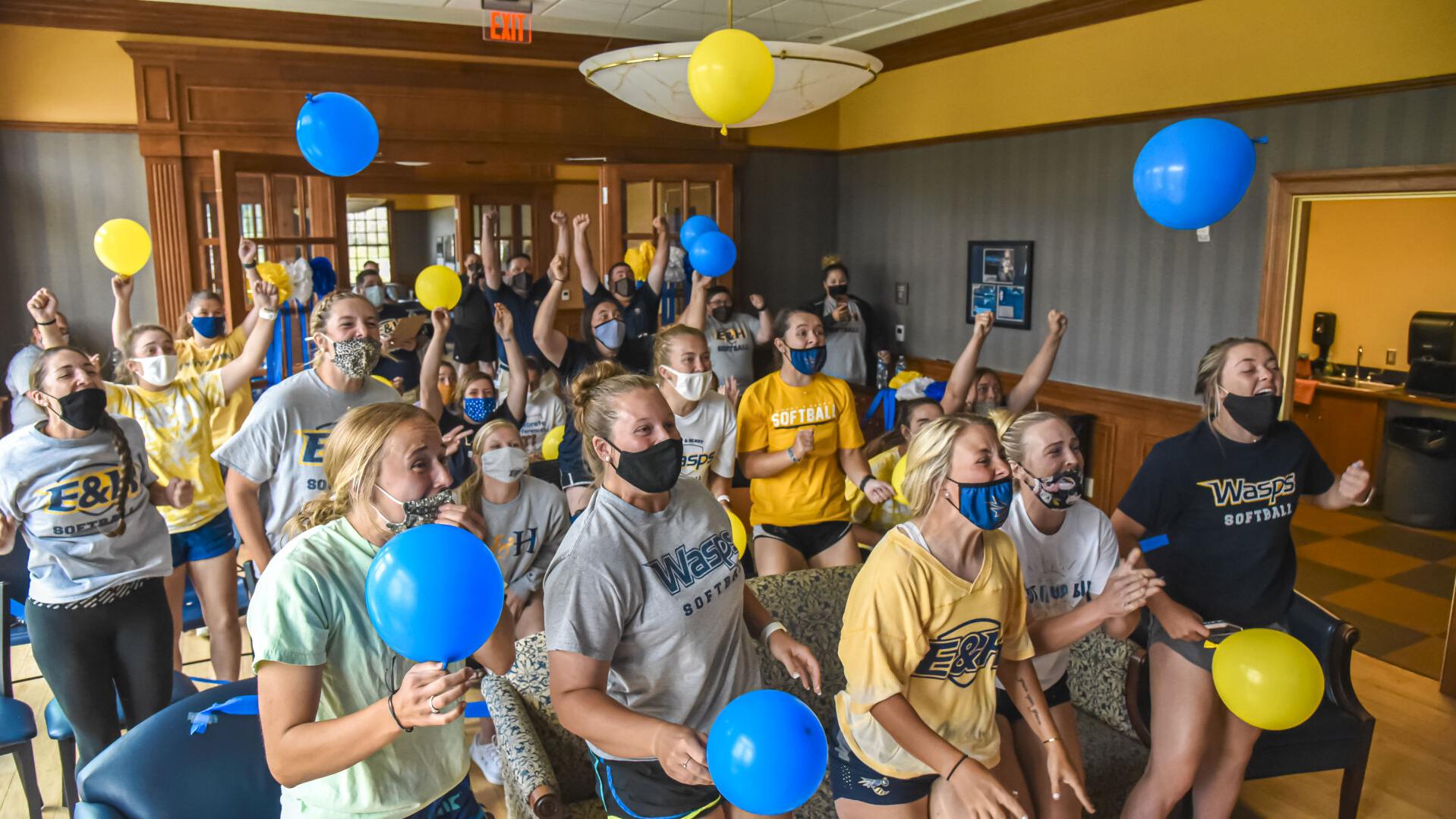 Watch Now College Softball Emory Henry Seniors Derr Hiatt Lead Wasps Into Ncaa Division Iii Tournament In Texas Sports News Heraldcourier Com Odac Softball Tournament 2022