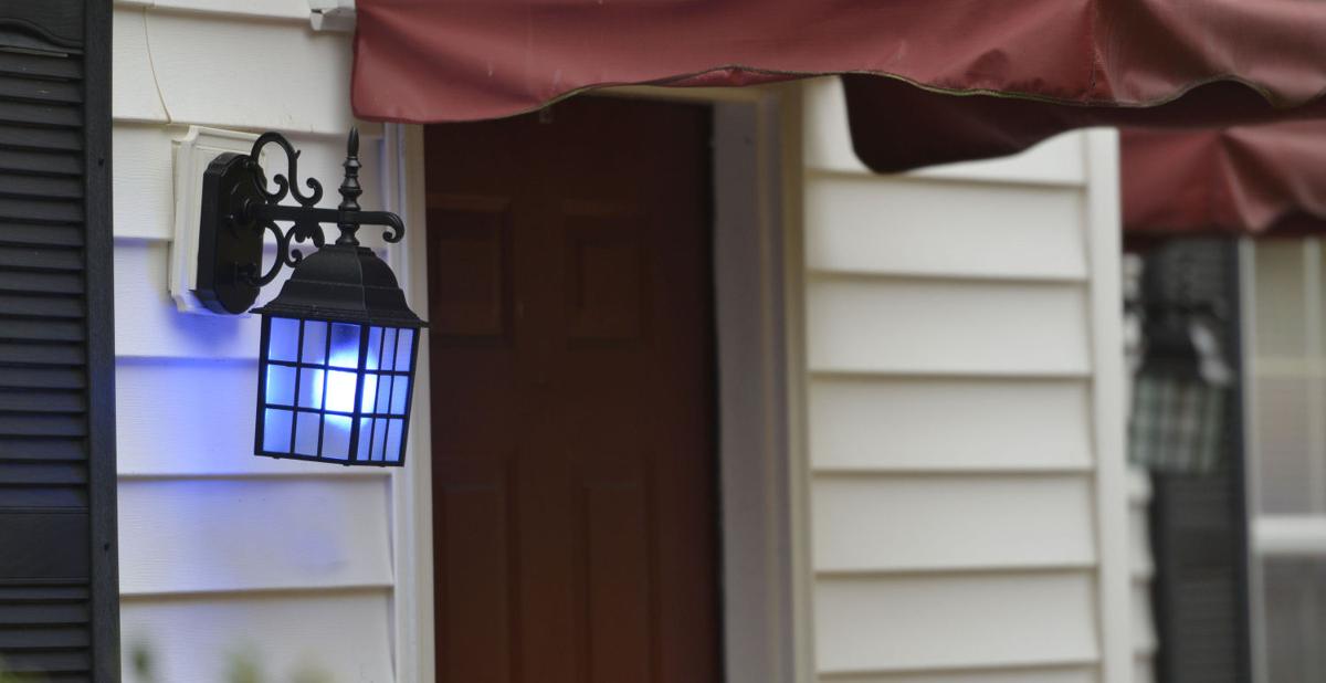 Area residents flipping switches to blue porch lights to back police