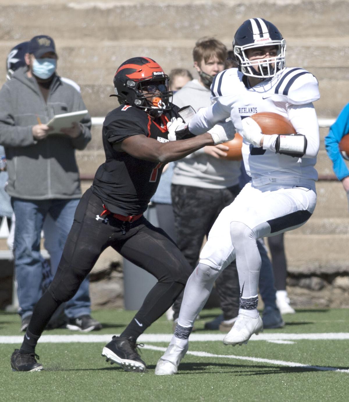 PREP FOOTBALL Richlands uses tough defense in win over VHS, 370