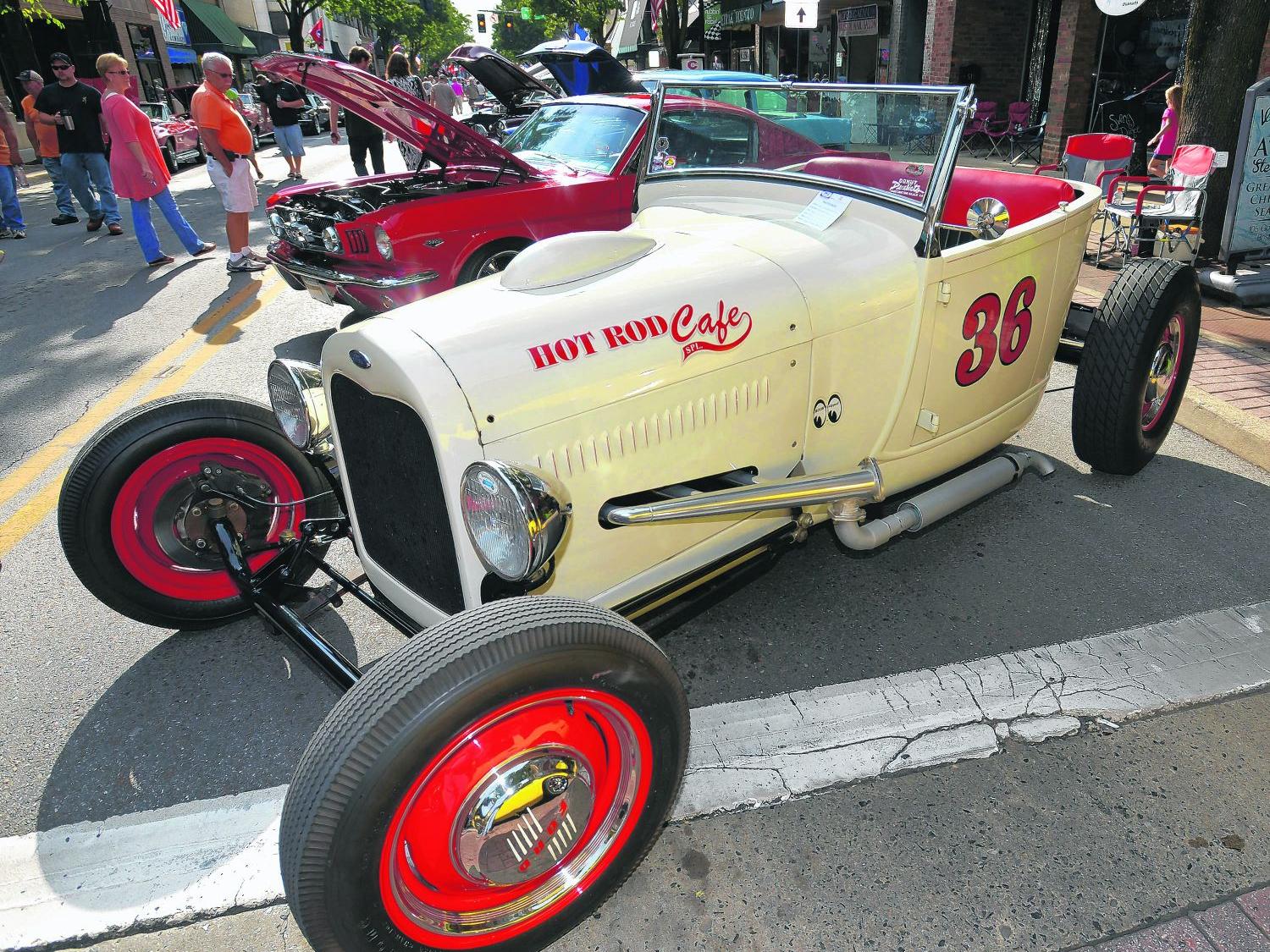 Vehicles Roar To Life At Bristol S Annual Antique Car Show Local News Heraldcourier Com Vehicles Roar To Life At Bristol S Annual Antique Car Show Local News Heraldcourier Com