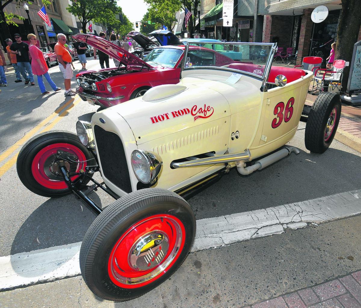 Vehicles Roar To Life At Bristol S Annual Antique Car Show Local News Heraldcourier Com