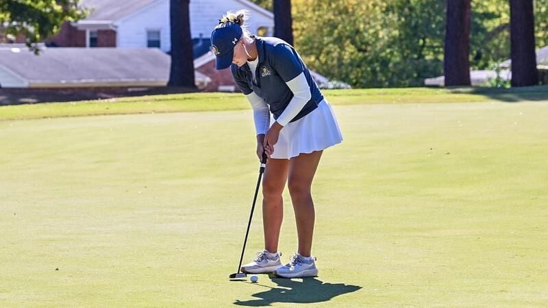 Pair of Freshmen Lead Women’s Golf Up Golfweek Caledonia Standings