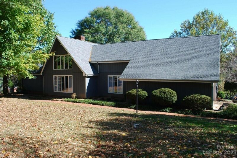 4 Bedroom Home in Hickory $570 000