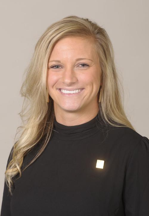 Lenoir Rhyne Presents Sealey As New Women S Basketball Coach At