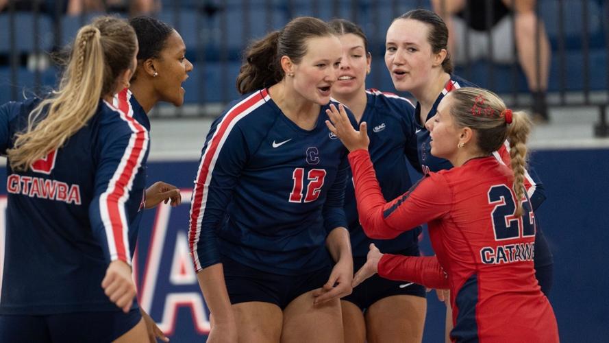 Women’s Volleyball Remains Unbeaten with Wins Over Belmont Abbey and Erskine