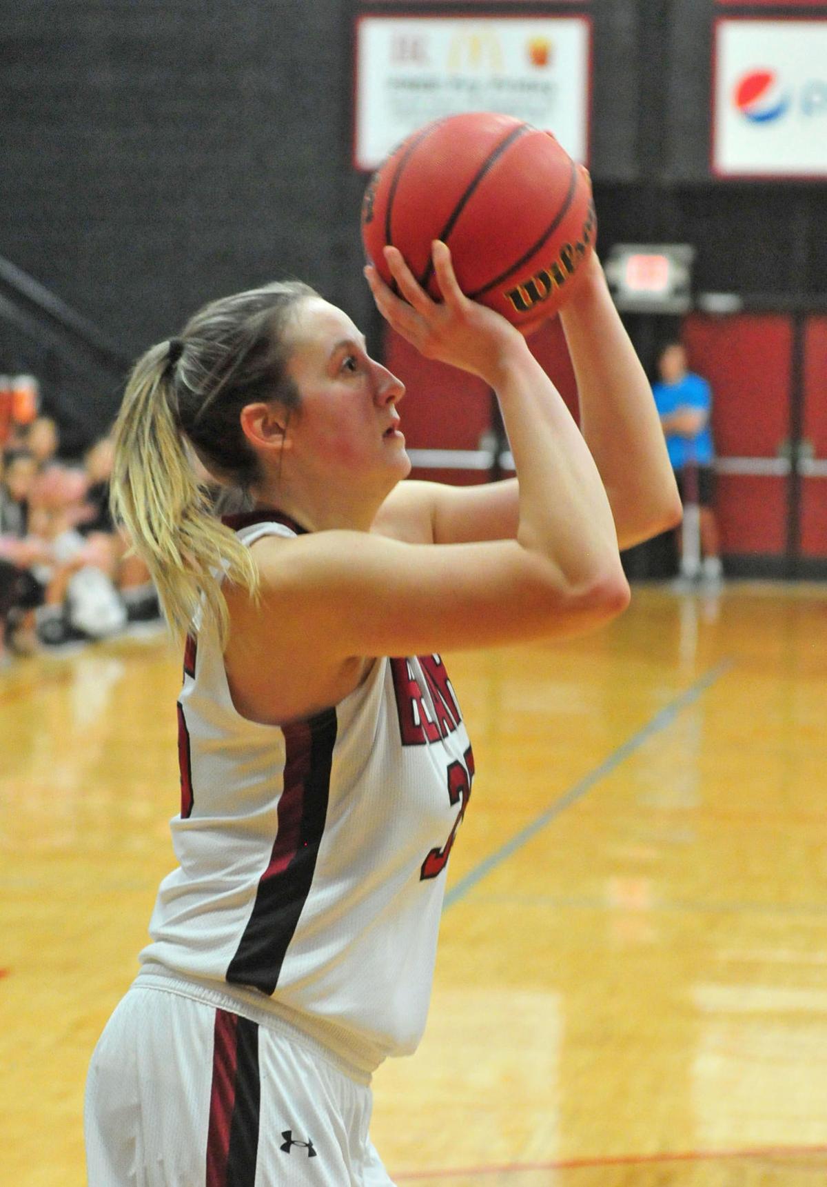 Lenoir Rhyne Women S Hoops Use Late Surge To Top Mars Hill